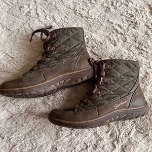 Sketchers Quilted Boots. Size 7.5.
